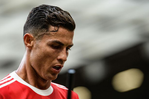 Cristiano Ronaldo head down in Man United