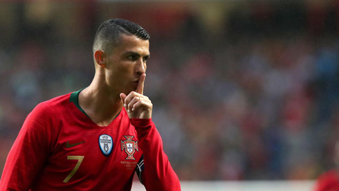 Cristiano Ronaldo requesting silence from critics