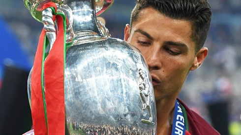 Cristiano Ronaldo kissing the EURO 2016 trophy