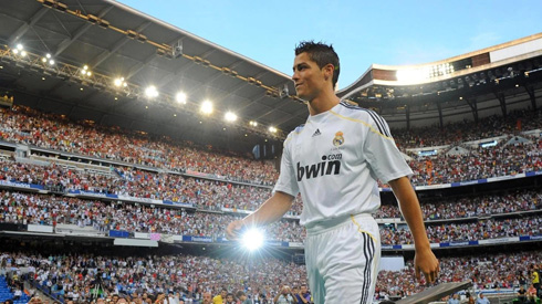 Cristiano Ronaldo walking out at the Santiago Bernabéu in 2009