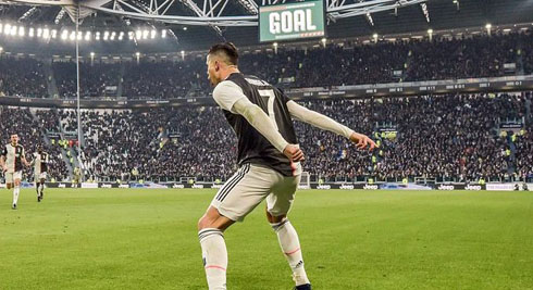 Cristiano Ronaldo iconic siiiu goal celebration