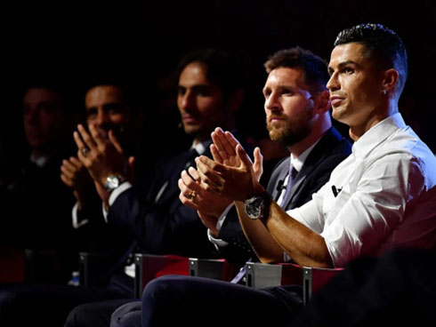 Cristiano Ronaldo next to Messi in a FIFA ceremony