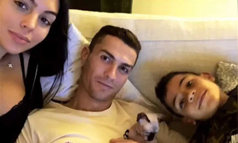 Cristiano Ronaldo and his sphynx cat