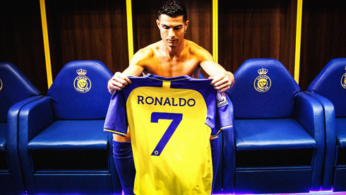 Cristiano Ronaldo holding Al Nassr number 7 shirt