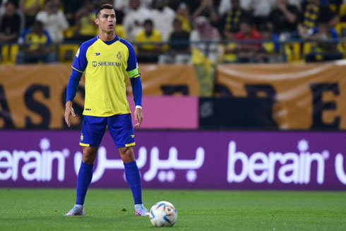 Cristiano Ronaldo free kick stance in Al Nassr game in 2023