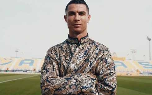 Cristiano Ronaldo adopting Arabic habits