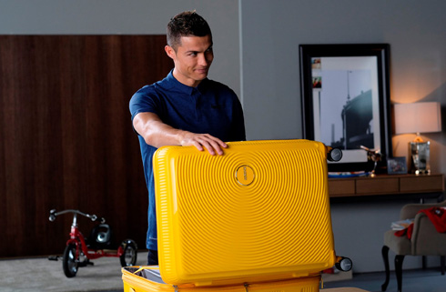 Cristiano Ronaldo opening his suitcase