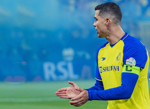 Cristiano Ronaldo motivating his teammates in Al Nassr