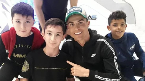 Cristiano Ronaldo taking photo with young fans