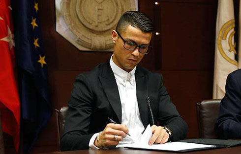 Cristiano Ronaldo signing a contract deal