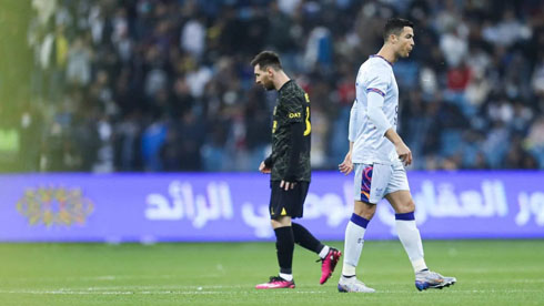 Cristiano Ronaldo and Messi walking past each other in Saudi Arabia