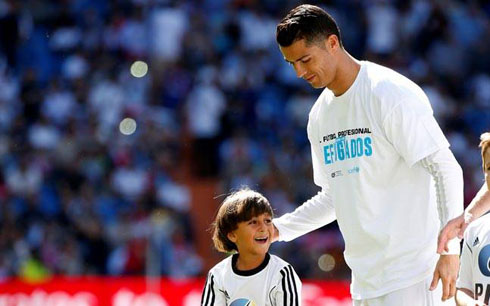 Cristiano Ronaldo being nice to a young fan on the pitch