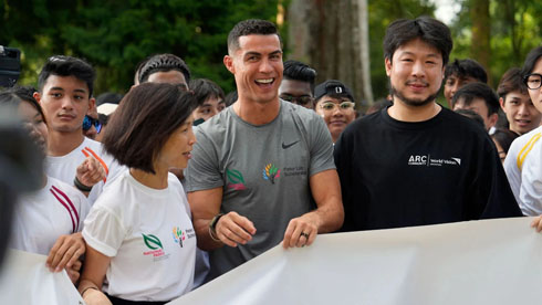 Cristiano Ronaldo getting involved in social activities