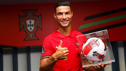 Cristiano Ronaldo showing his football award