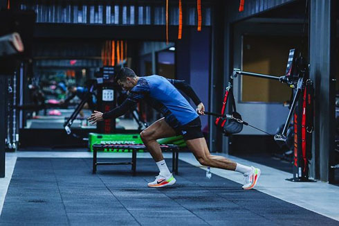 Cristiano Ronaldo working hard in aerobics exercises