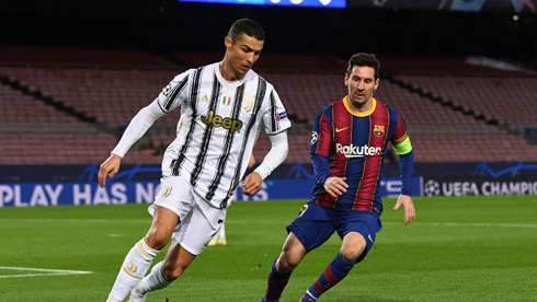 Cristiano Ronaldo running in front of Messi in Juventus vs Barcelona