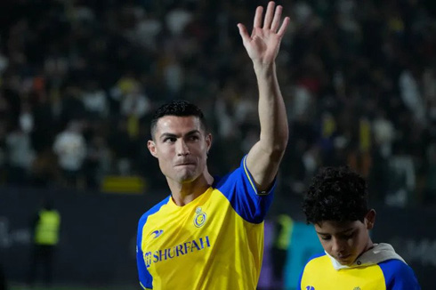 Cristiano Ronaldo waving goodbye in Saudi Arabia Al Nassr