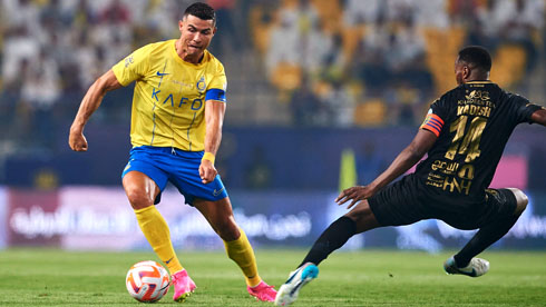 Cristiano Ronaldo dribbling defenders in Al Nassr