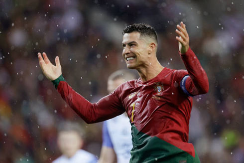 Cristiano Ronaldo motivating his teammates in Portugal game