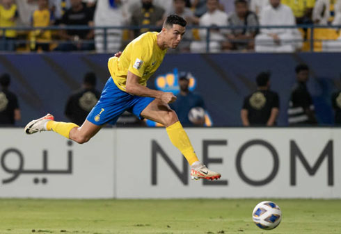 Cristiano Ronaldo sprinting and shooting in Al Nassr