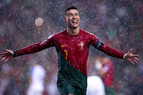 Cristiano Ronaldo thanking for the rain