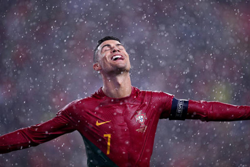 Cristiano Ronaldo thanking for the rain