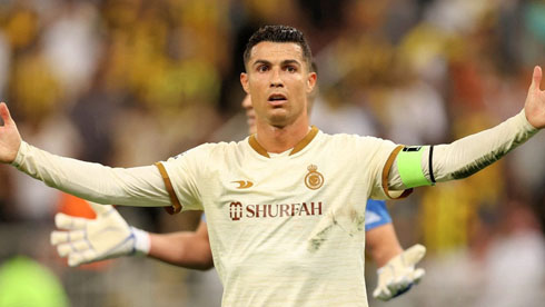 Cristiano Ronaldo arms open in game for Al Nassr