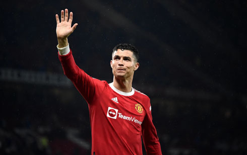 Cristiano Ronaldo waving goodbye to his family Man United