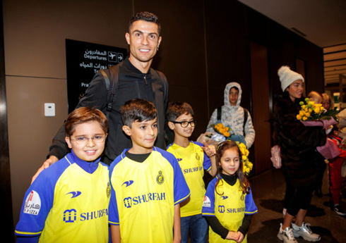 Cristiano Ronaldo helping children in Saudi Arabia