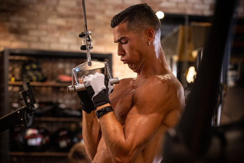 Cristiano Ronaldo doing a gym workout