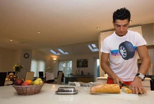 Cristiano Ronaldo preparing his meal and cutting the bread