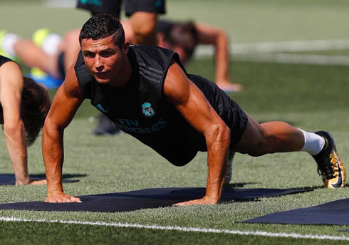 Cristiano Ronaldo push ups