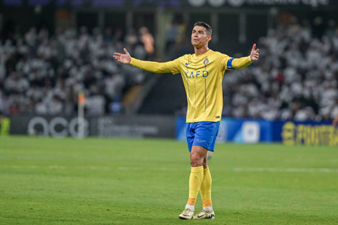 Cristiano Ronaldo gesturing in Al Nassr game