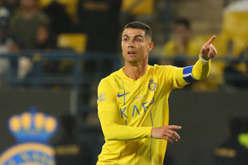 Cristiano Ronaldo passing instructions in Al Nassr game