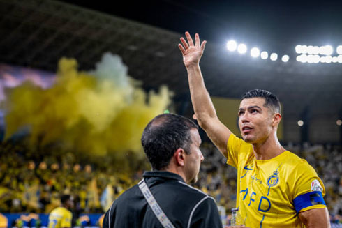 Cristiano Ronaldo thanking fans in Saudi Arabia
