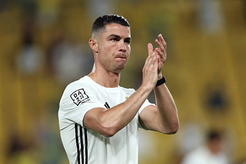 Cristiano Ronaldo clapping in Al Nassr