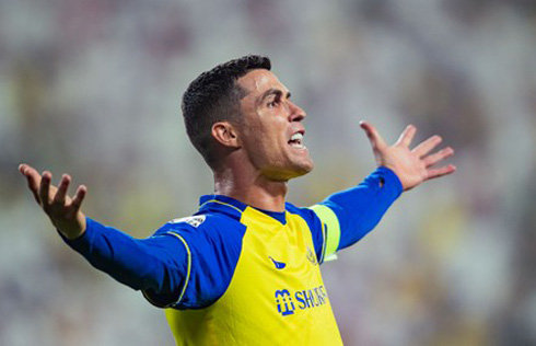 Cristiano Ronaldo opening his arms in protest
