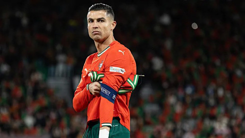 Cristiano Ronaldo taking off his armband