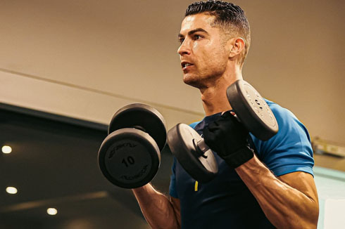 Cristiano Ronaldo biceps exercises in training
