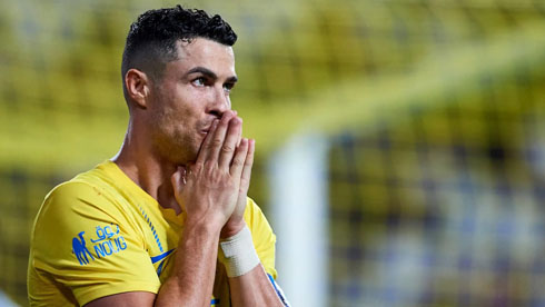 Cristiano Ronaldo praying gesture in Al Nassr