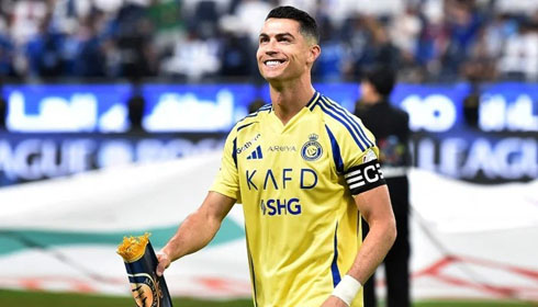 Cristiano Ronaldo holding Al Nassr badge