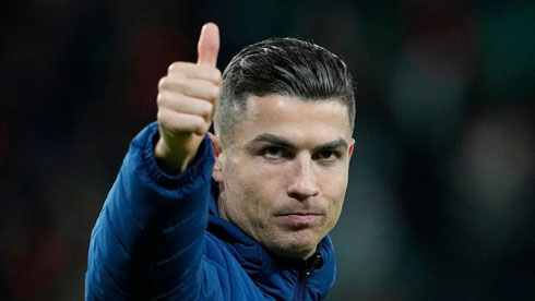 Cristiano Ronaldo doing thumbs up