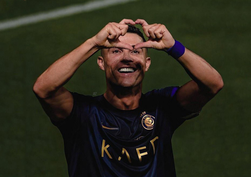 Cristiano Ronaldo heart gesture with his hands