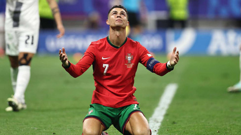 Cristiano Ronaldo asking for explanations