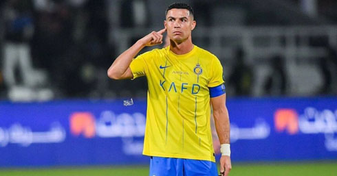 Ronaldo in Al Nassr in the club's yellow shirt