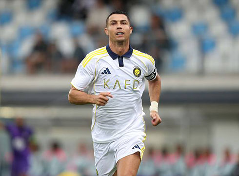 Cristiano Ronaldo running in Al Nassr shirt in 2025