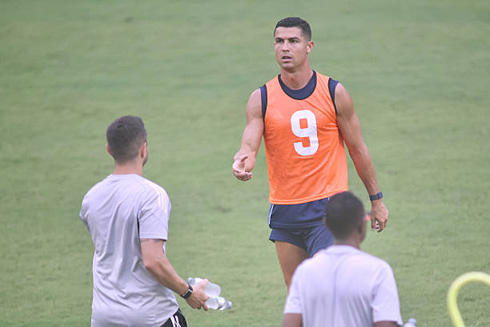 Cristiano Ronaldo wearing a number 9 vest in training