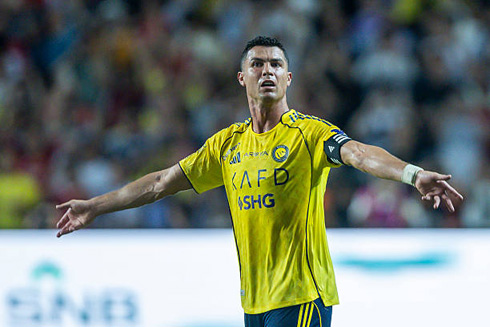 Cristiano Ronaldo opens arms in game for Al Nassr