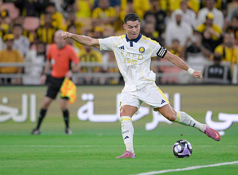 Cristiano Ronaldo shooting with his left foot