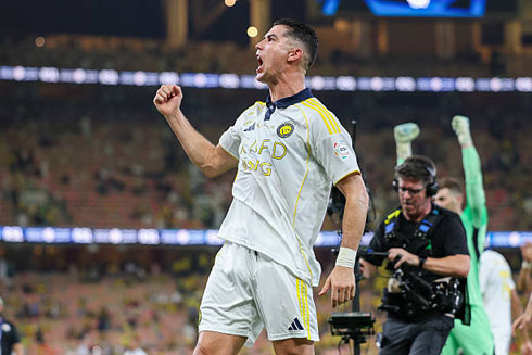 Cristiano Ronaldo filmed by TV cameras